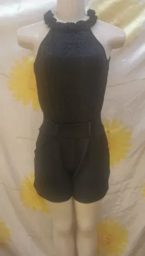 Macacão renda curto tam m