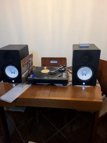 Par de caixas monitores de referência Yamaha HS-80M