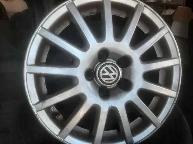 Roda aro 15 Vw Golf Gti 2007 Prata raiada 5x100 jogo