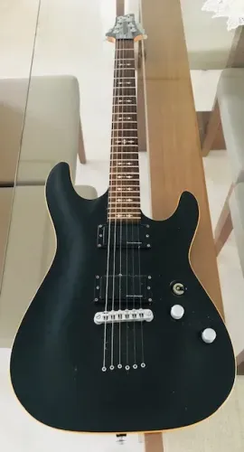 Guitarra Schecter importada dos EUA