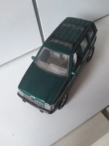 Miniatura Jeep Cherokee verde -