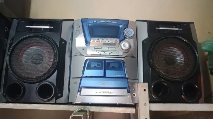 Aparelho de Som Antigo e Completo - 5 CDs + Rádio + Caixas Potentes
