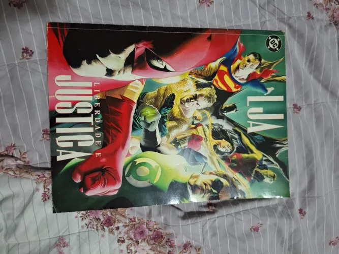 Justice League - Liberdade e Justiça | Edição em Capa Cartonada Tamanho "Gigante"
