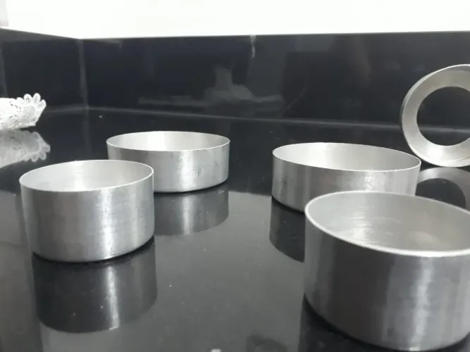 Formas de alumínio com fundo removível 