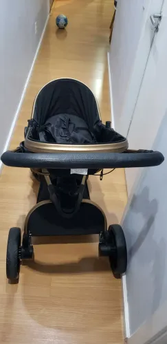 Carrinho de Bebê Vulkan D114 - Preto com Estrutura Dourada + Bebê conforto | Ótimo Estado