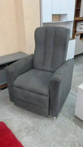 "Bem-Estar e Estilo: Poltrona do Papai Reclinável Cinza para Momentos de Puro Relaxamento"