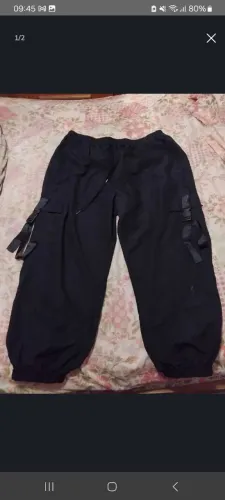 Calça Cargo Preta com Detalhes