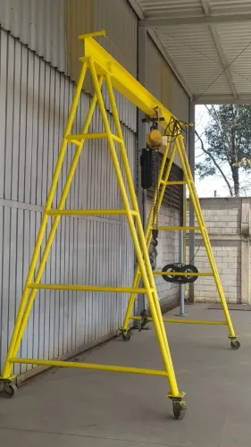 Pórtico com Talhas 2 Toneladas - Usado em Bom Estado para movimentação de cargas pesadas