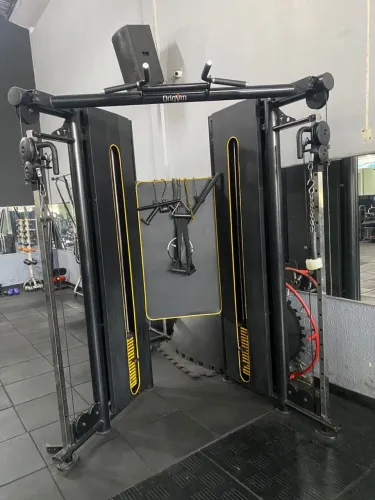 Aparelho de Musculação crossover
