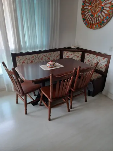 Mesa de Jantar em Madeira com 4 Cadeiras