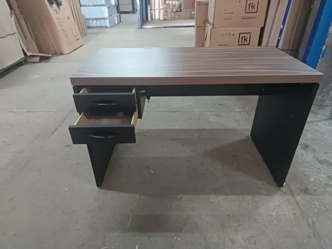 Mesa de escritório com 2 gavetas.( só novas )