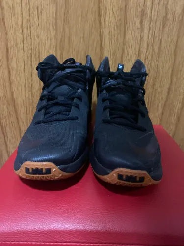 Tênis Lebron James