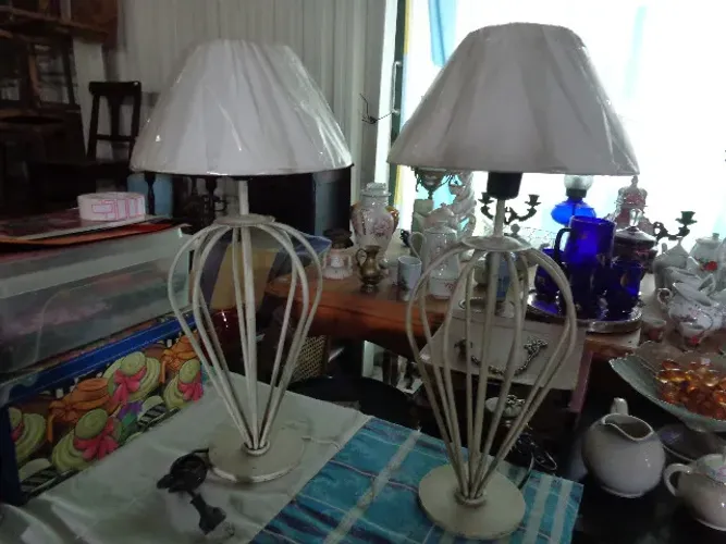 par de abajur antigo em ferro anos 60 sem as cupulas