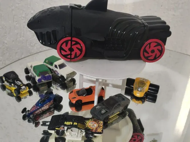 ALÔ ALÔ COLECIONADOR LOTE COM 8 CARINHOS HOT WHEELS ORIGINAL E ESTOJO HOT WHEELS