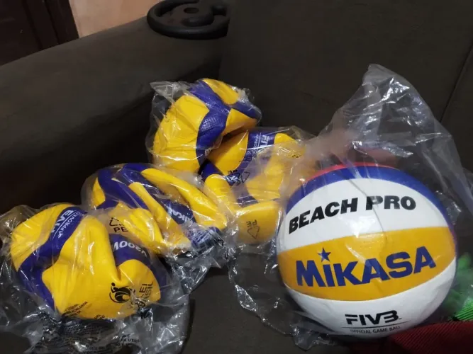 Bola de Vôlei V200W - Nova e Beach Pró BV550C