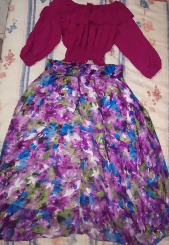 Conjunto Saia Floral e Blusa Ombro a Ombro