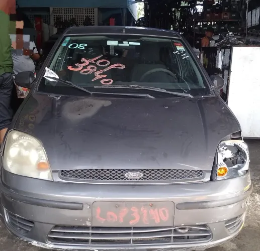 Sucata pra retirada de peças Fiesta 03 