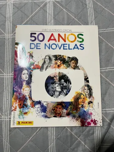 Álbum de figurinhas 50 anos de novelas Rede Globo (incompleto)