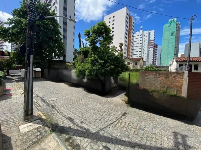 Imóvel para venda possui 867 metros quadrados em Graças - Recife - PE