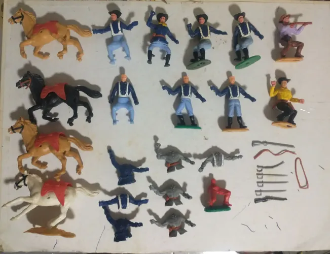 Conjunto de Soldados, Cavalos e peças Timpo Toys - tipo Forte Apache 