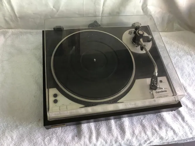 Toca-Discos Gradiente Model DD 1