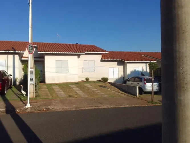 Casa à Venda no Villaggio do Sol, 2 Dormitórios em Condomínio Fechado!