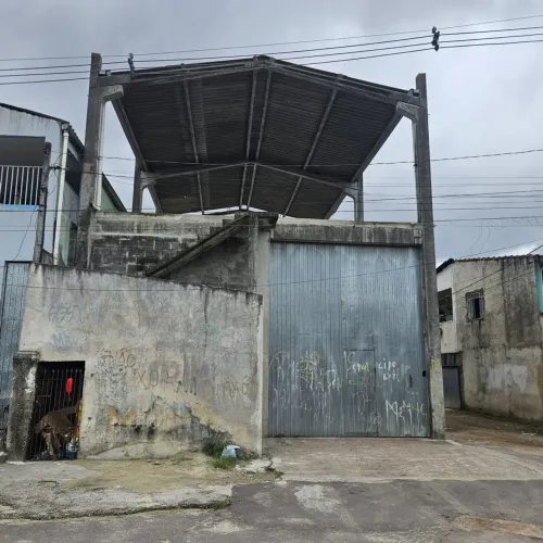 Vendo barracão em construção 220 metros