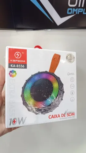 Caixa De Som Bluetooth Fm Luz Led Kapbom Ka-8556 Com Alça P/Bike Rádio Loja Coimbra Entreg