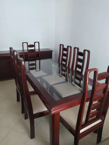 MESA, CADEIRAS E BUFFET