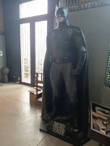 Batman 2,10 altura tamanho real do ator