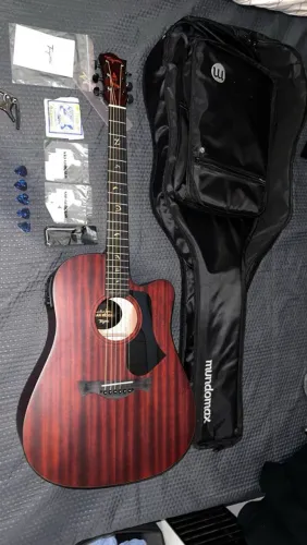 Vendo violão Tagima Gran reserva Juninho Afram com acessórios.