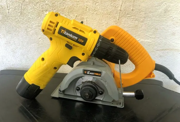 Parafusadeira Titanium 12v + Makita Black tools BTS1200