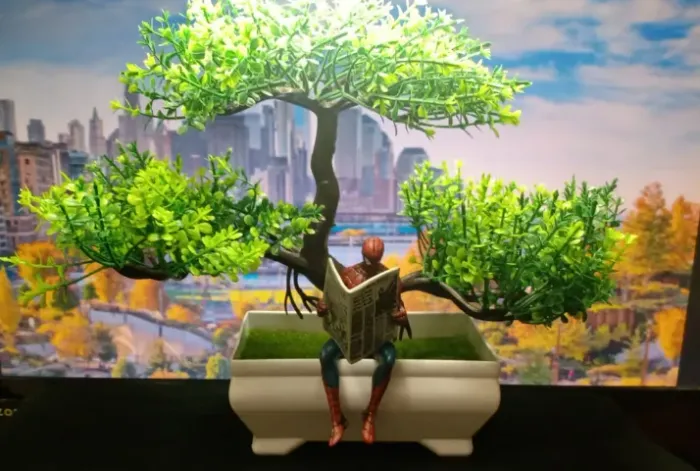 boneco homem aranha miniatura + bonsai artificial pra decorar