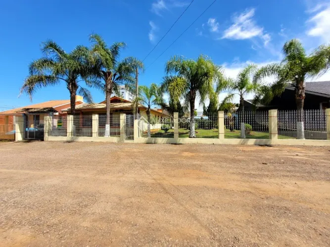 Casa com 202m³ em 2 terrenos em Arroio do Meio