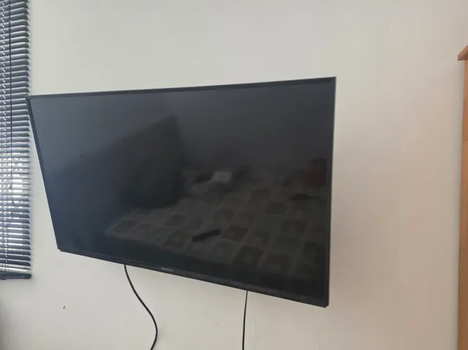 Tv Panasonic 39 ( com defeito) +suporte braço articulado