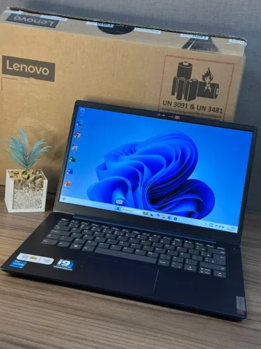 Notebook Lenovo 83AF Processador: i3- 1215U 1.2GHz - 12TH 8GB DDR4 240GB NVME  