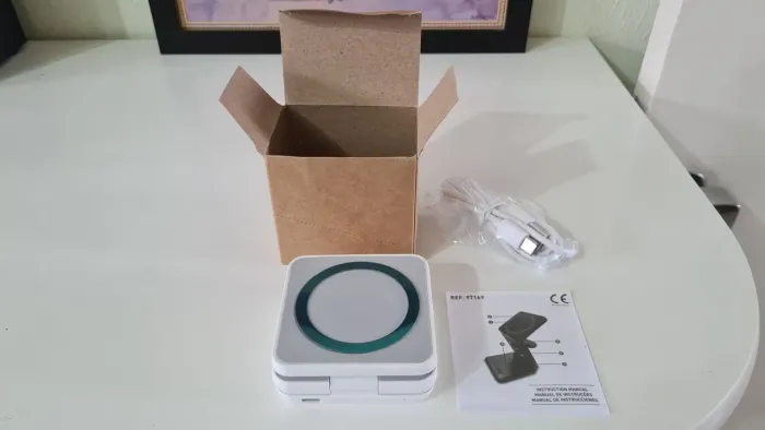 Carregador por indução. Wirelless 3 em 1: celular, fone e smartwatch