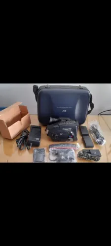 Filmadora JVC, modelo CB V 39U Compact VHS - Completa