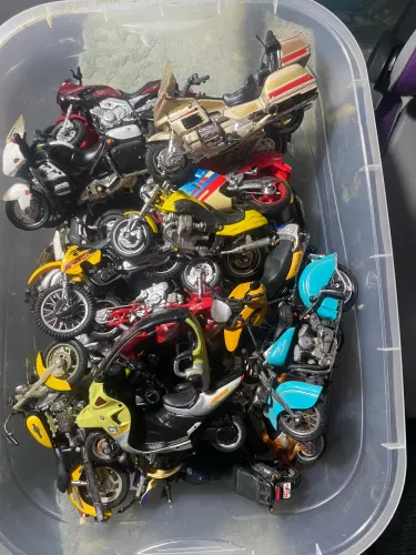 Vendo miniatura de motos coleção anos 2000?.