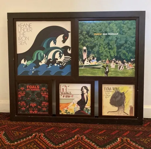 Uma Moldura para pendurar Capas de Discos de Vinil