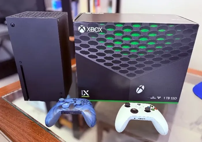 Xbox Series X Nacional 1 TB na caixa - Com 3 controles.