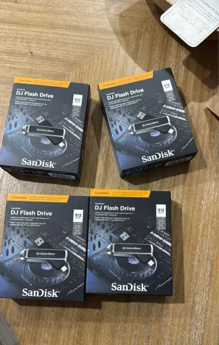Pen drive alphatheta SanDisk DJ Flash Drive