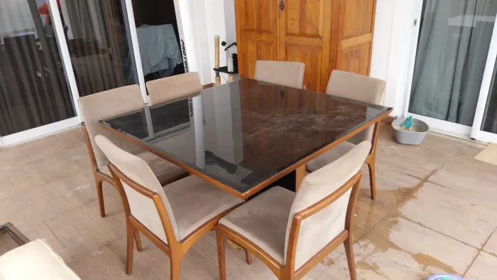 Mesa com 6 lugares (cadeiras inclusas)