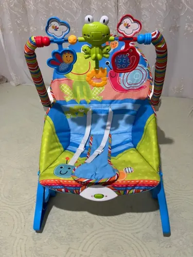 Cadeirinha que vibra e toca