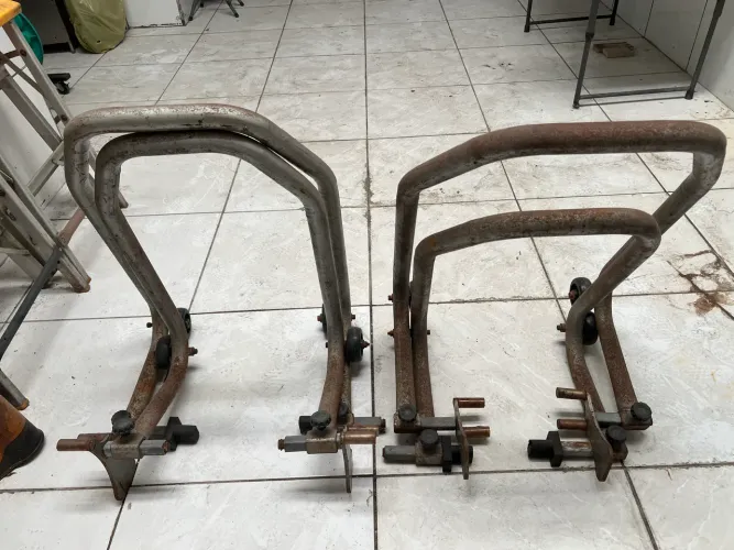 Cavalete Para Motos - 2x Pares - R$500,00 - Em 10x Sem Juros No Cartão.