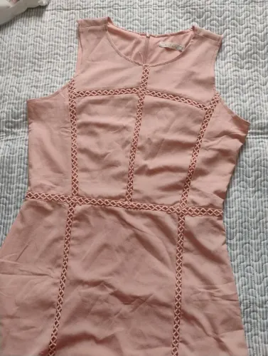 Vestido Rosa com Detalhes Vazados