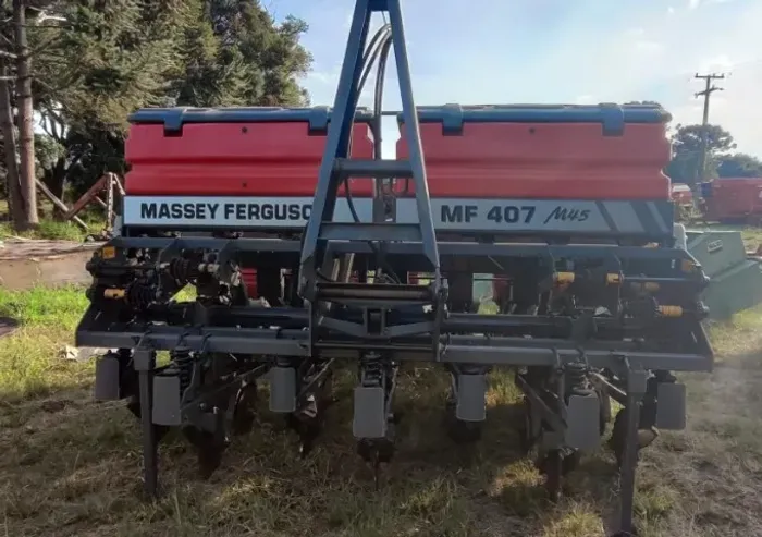 Plantadeira Massey Ferguson - MF 407, M45, 7 linhas Pantográfica. Fabricação 2017