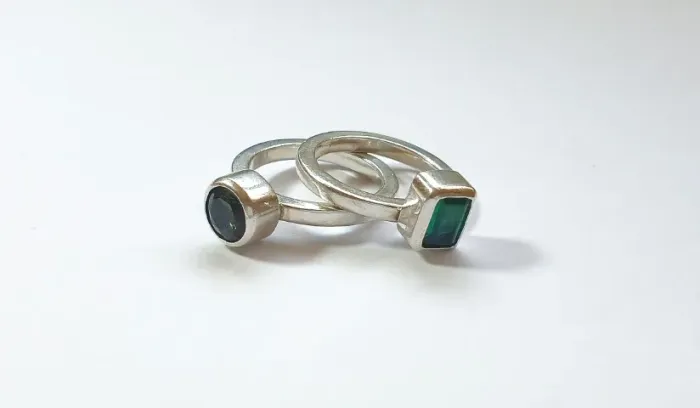 Conjunto de Aneis Prata 925 com Zirconia Verde. Tamanho 24