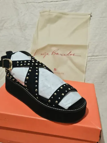 Sandália Flatform Luiza Barcelos Tachas Metalizadas Preta