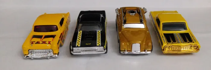 Lote 4 minis táxis Hot Wheels 